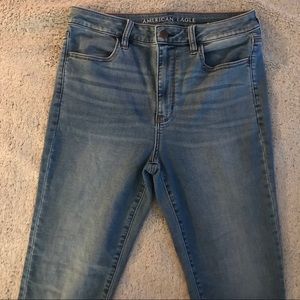 Light Wash High Waisted American Eagle Jeans
